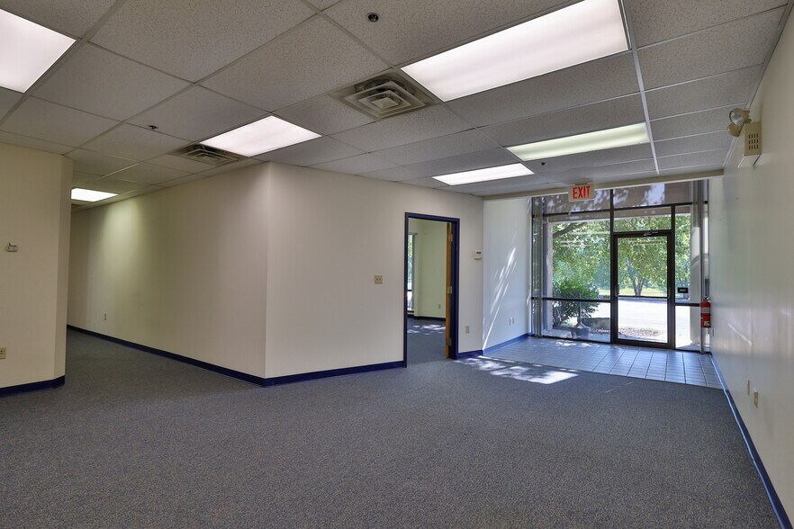 More Photos Of 1525 Valley Center Pky, Bethlehem Unknown For Lease