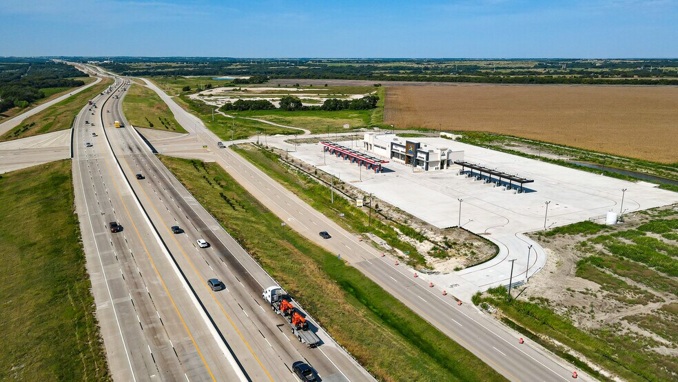 More Photos Of 206 I-35, Eddy General Retail For Lease