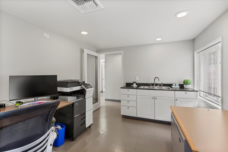 More Photos Of 5603 230th St SW, Mountlake Terrace Office For Sale