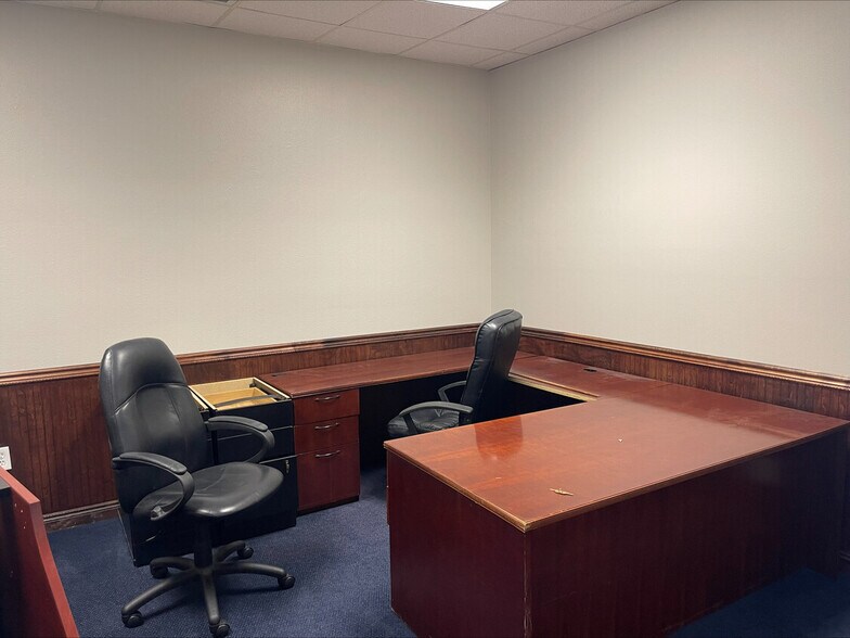 More Photos Of 913 Gulf Breeze Pky, Gulf Breeze Storefront Retail Office For Sale