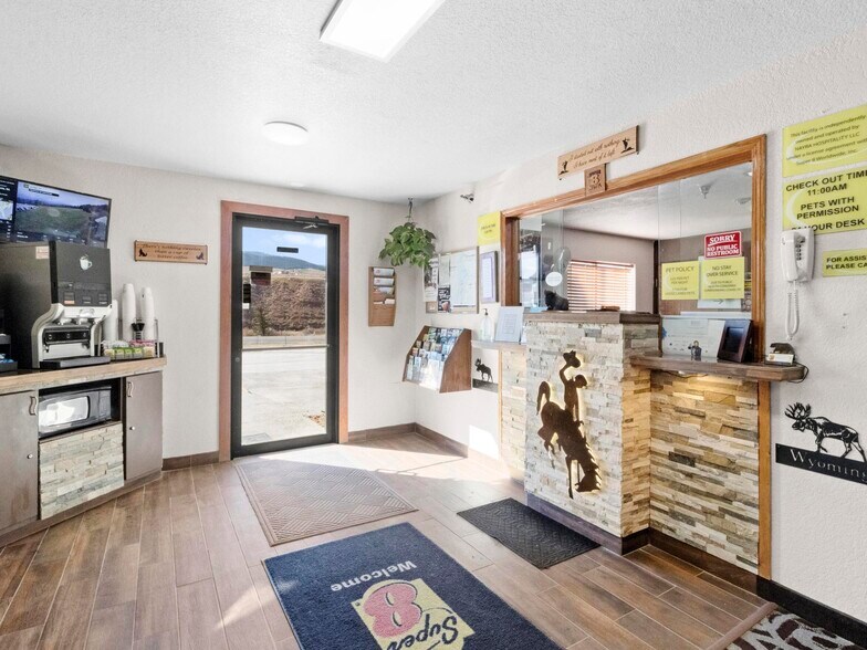 More Photos Of 1412 Warm Springs Dr, Dubois Hotel For Sale