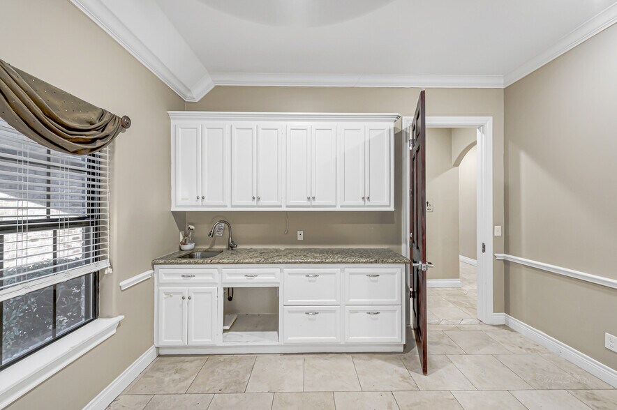 More Photos Of 607 Park Grove Dr, Katy Medical For Lease