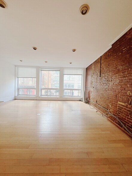 More Photos Of 57 W 28th St, New York Storefront Retail Office For Lease