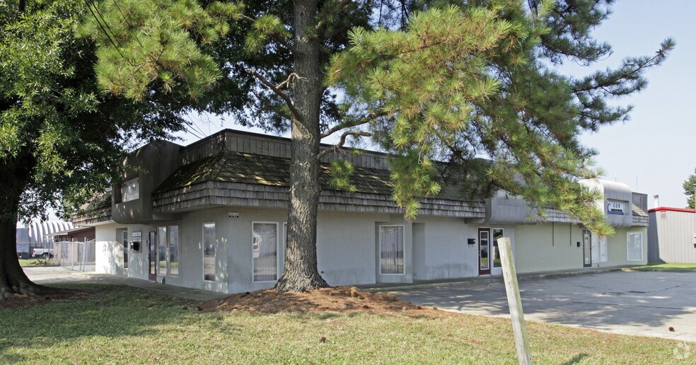 More Photos Of 5001-5003 Admiral Wright Rd, Virginia Beach Flex For Lease