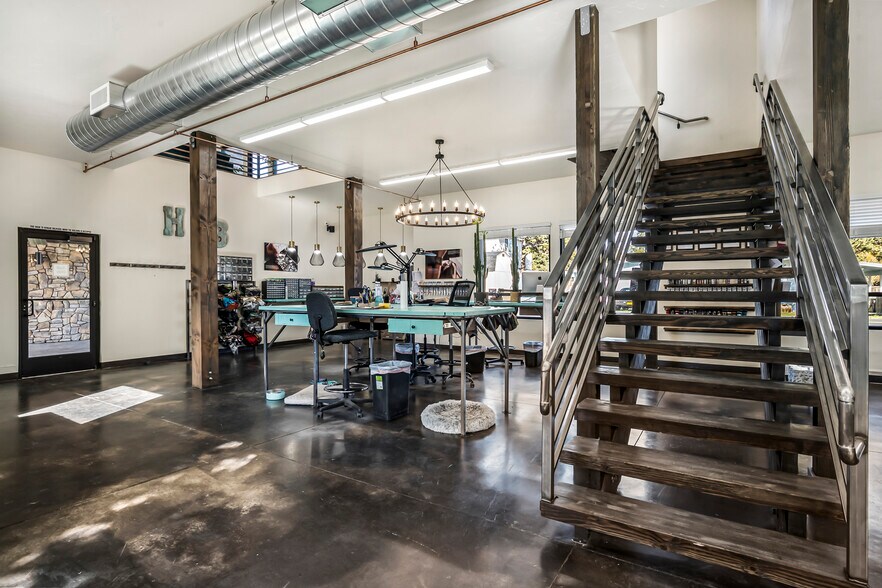 More Photos Of 19885 7th St, Bend Light Manufacturing For Lease