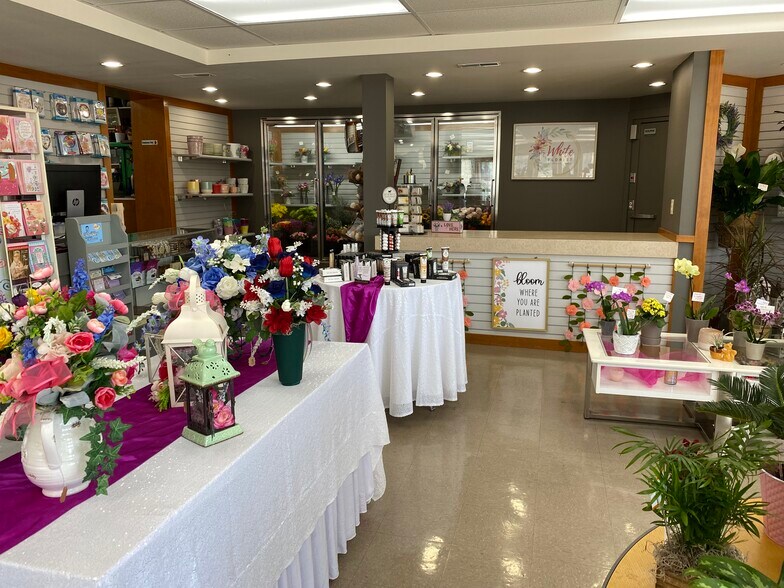 More Photos Of 1209 Main St, Dubuque Storefront Retail Office For Sale