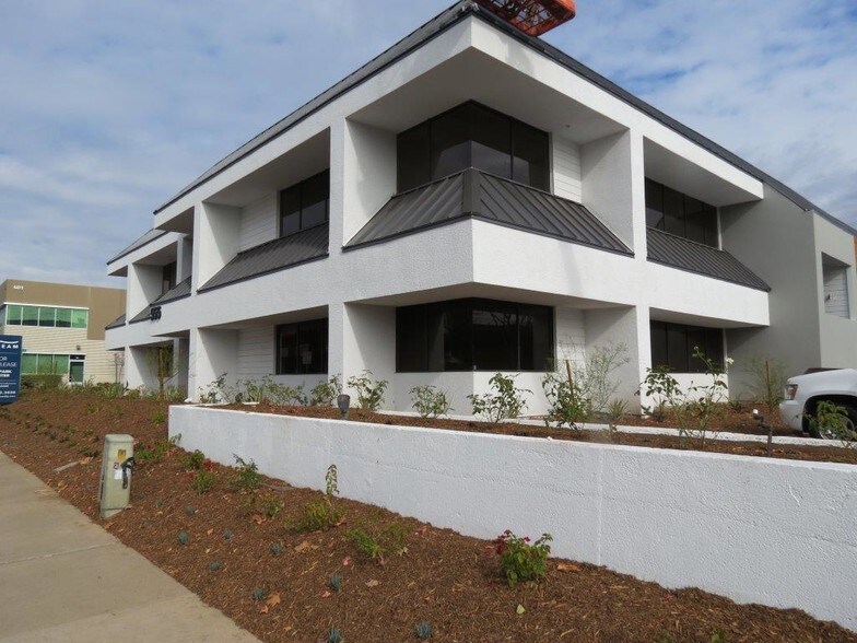 More Photos Of 555 N Park Center Dr, Santa Ana Office For Lease