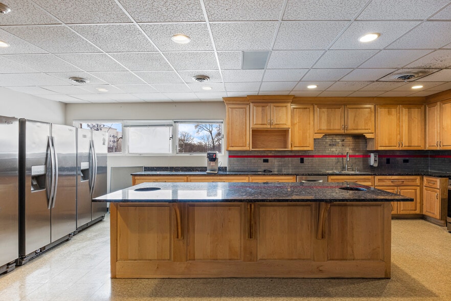 More Photos Of 27W530 High Lake Rd, Winfield General Retail For Sale