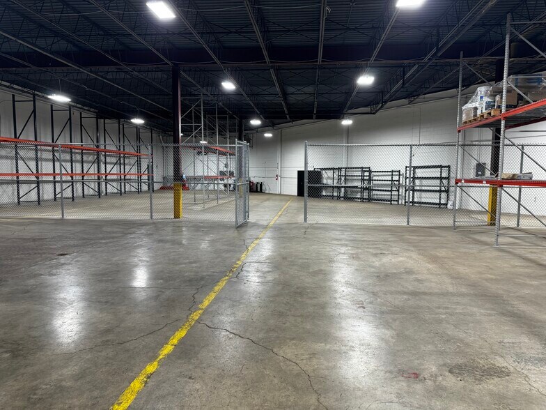 More Photos Of 10450-10452 Baur Blvd, Olivette Warehouse For Lease