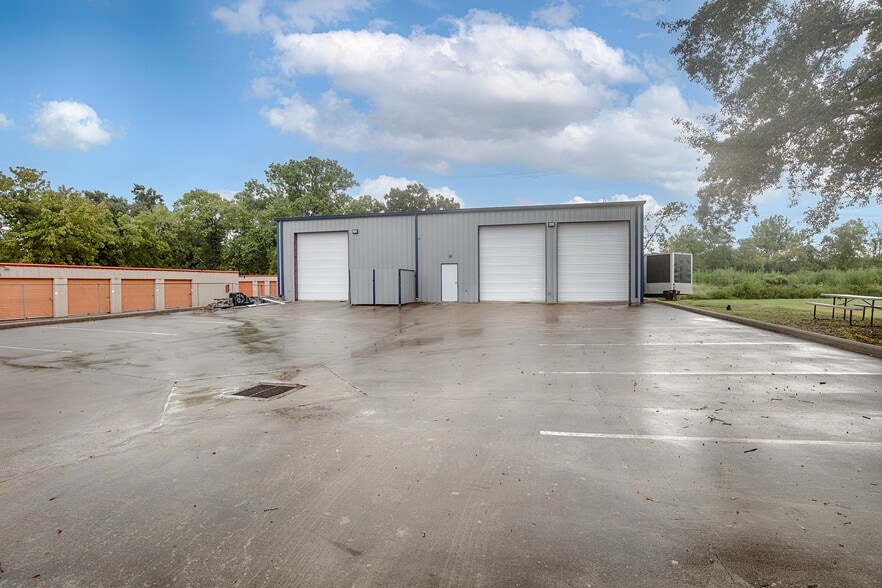 More Photos Of 2605 Columbia Memorial Pky, Kemah Office For Lease