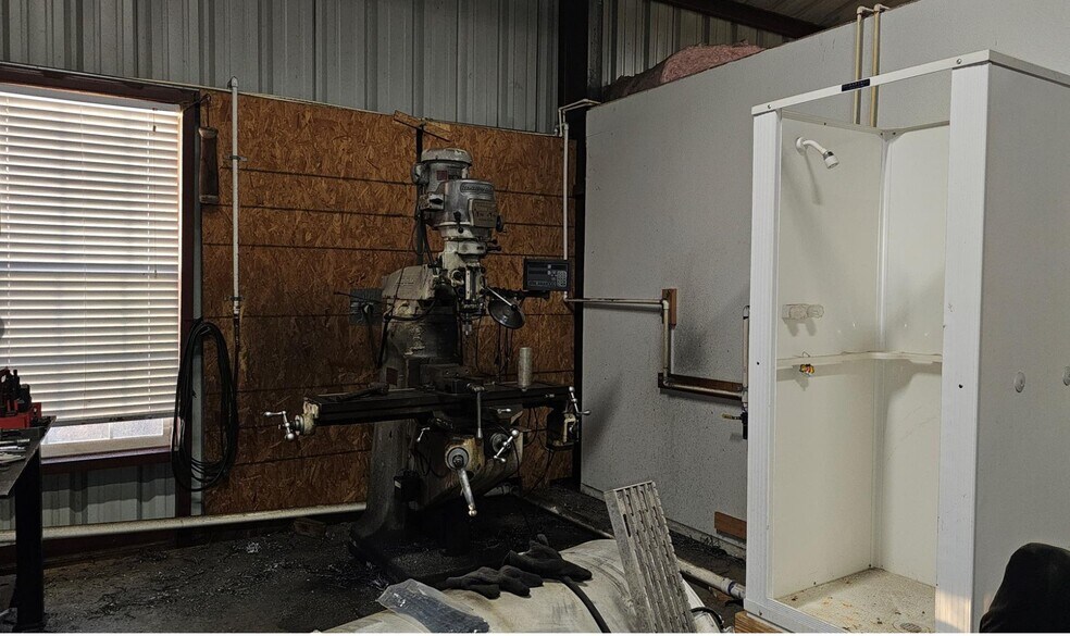 More Photos Of 223 W 2nd St, Bonham Industrial For Sale