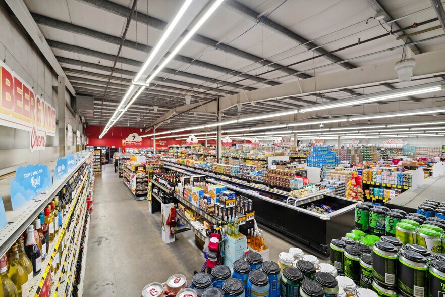 More Photos Of 1385 Newmark Ave, Coos Bay Supermarket For Sale