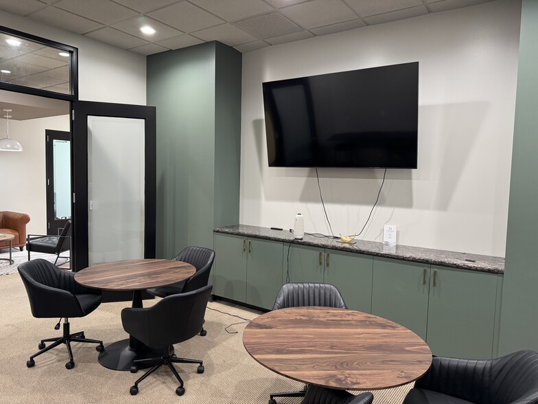 More Photos Of 1012 11th St, Modesto Office For Lease