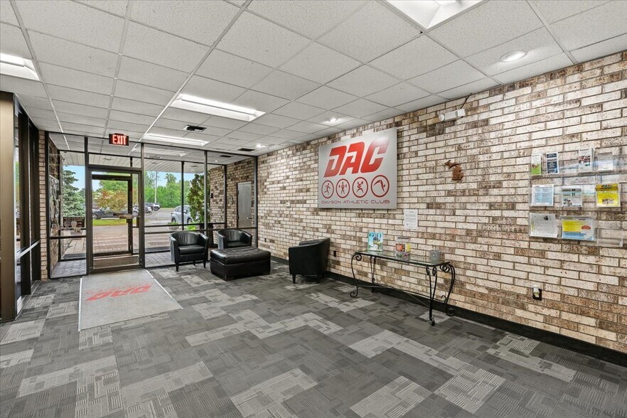 More Photos Of 2140 Fairway Dr, Davison Sports And Entertainment For Sale