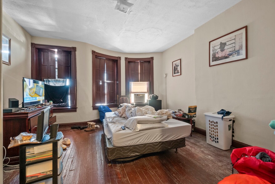 More Photos Of 112 E 20th St, Baltimore Multifamily For Sale
