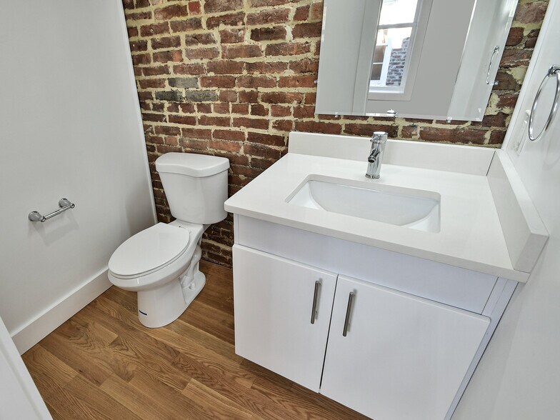 More Photos Of 515 11th St SE, Washington Storefront Retail Office For Sale