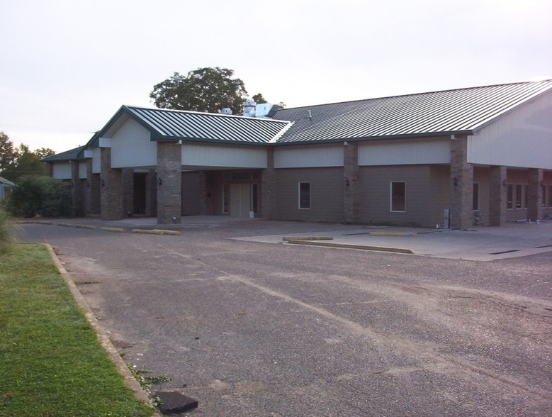 Primary Photo Of 2130 Country Club Rd, Palestine Golf Course Driving Range For Sale