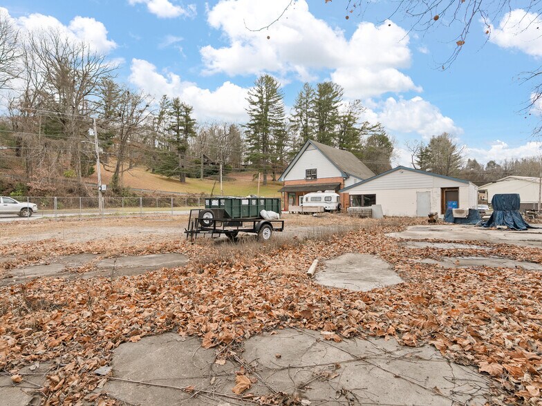More Photos Of 595 N Main St, Waynesville General Retail For Sale