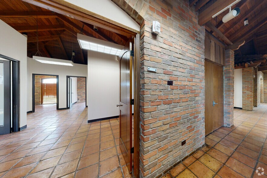 More Photos Of 2323 N Walton Walker Blvd, Dallas Office For Sale