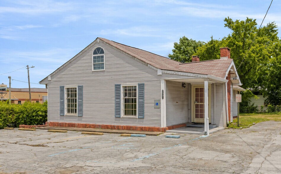 More Photos Of 2507 McCallie Ave, Chattanooga Office Residential For Sale