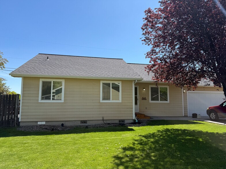 More Photos Of 3010 Elm St, Baker City Apartments For Sale