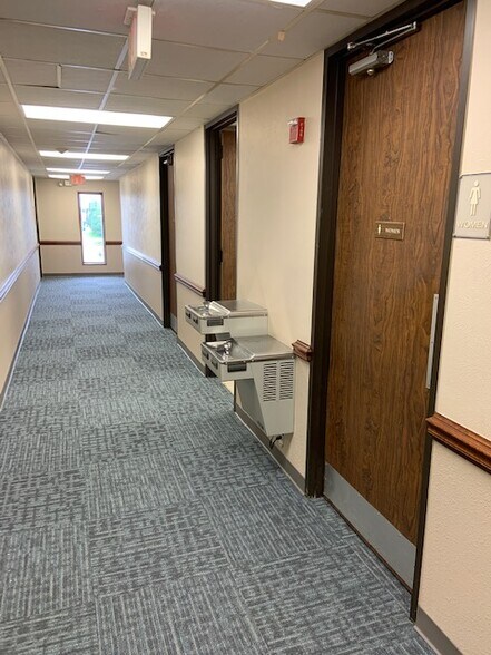 More Photos Of 755 S 11th St, Beaumont Office For Lease