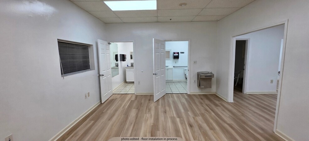 More Photos Of 7810 Kingspointe Pky, Orlando Warehouse For Lease
