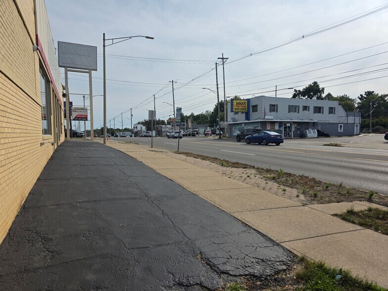 More Photos Of 2919 S Cedar St, Lansing General Retail For Sale