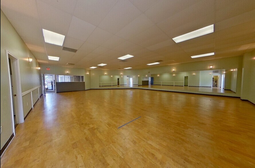 More Photos Of 2221 S Ferdon Blvd, Crestview Unknown For Lease