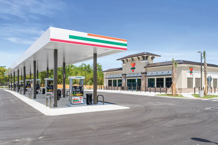 Primary Photo Of 18575 N US Highway 41, Lutz Convenience Store For Sale