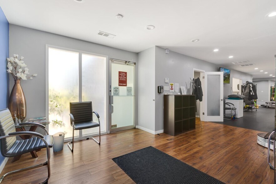 More Photos Of 10738 Riverside Dr, North Hollywood Medical For Lease
