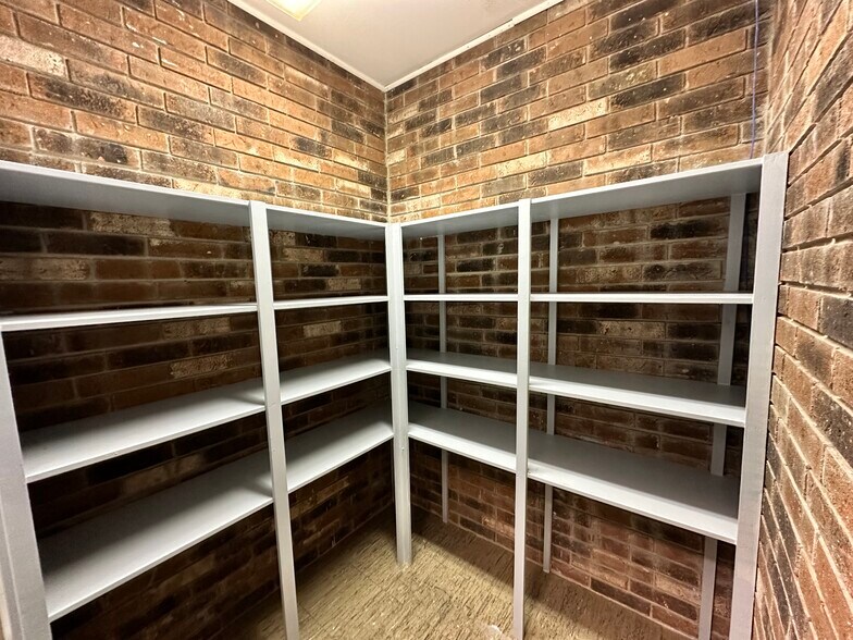 More Photos Of 2050 N 11th St, Beaumont Medical For Lease