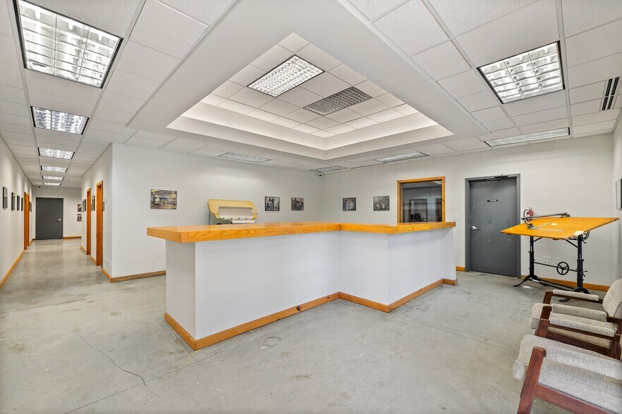 More Photos Of 9505 Emahiser rd, Caledonia Distribution For Sale