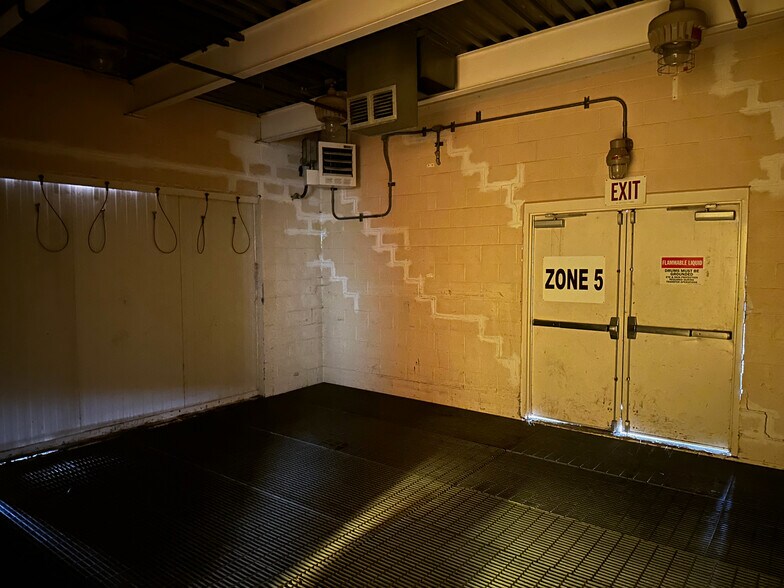 More Photos Of 610 W Church Ave, York Flex For Lease