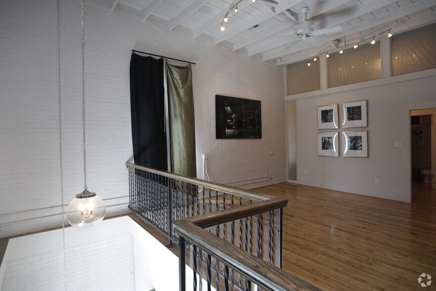 More Photos Of 2409 Commerce St, Houston Freestanding For Lease