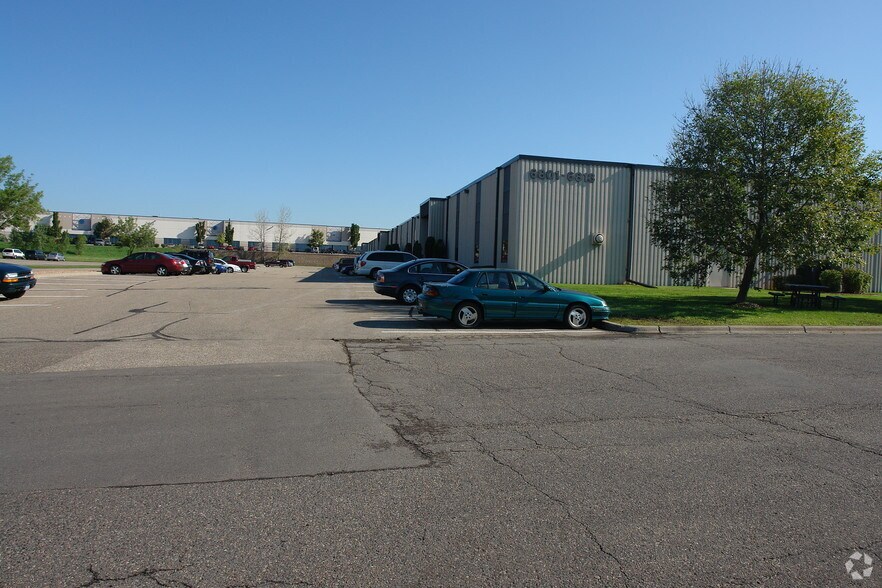 More Photos Of 6801-6813 Shady Oak Rd, Eden Prairie Distribution For Lease
