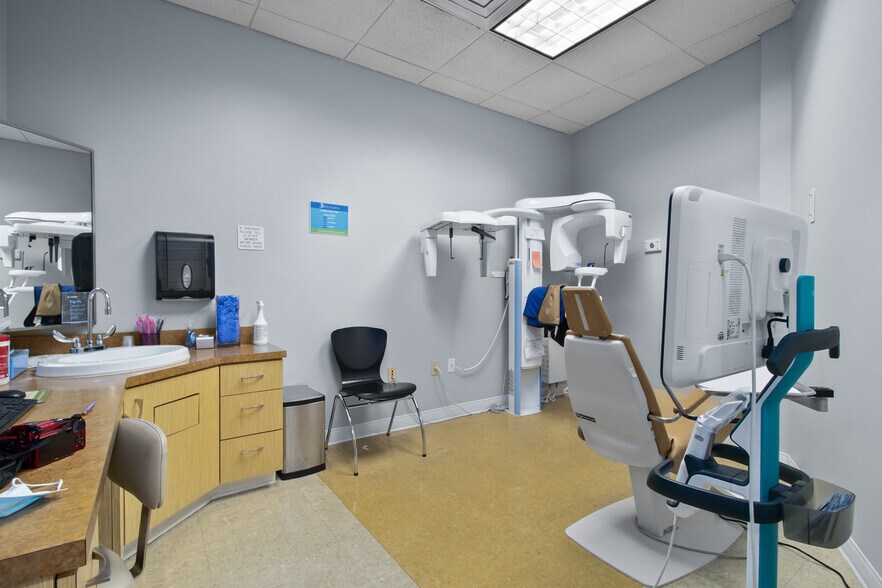 More Photos Of 200 City Hill Dr, London Medical For Sale