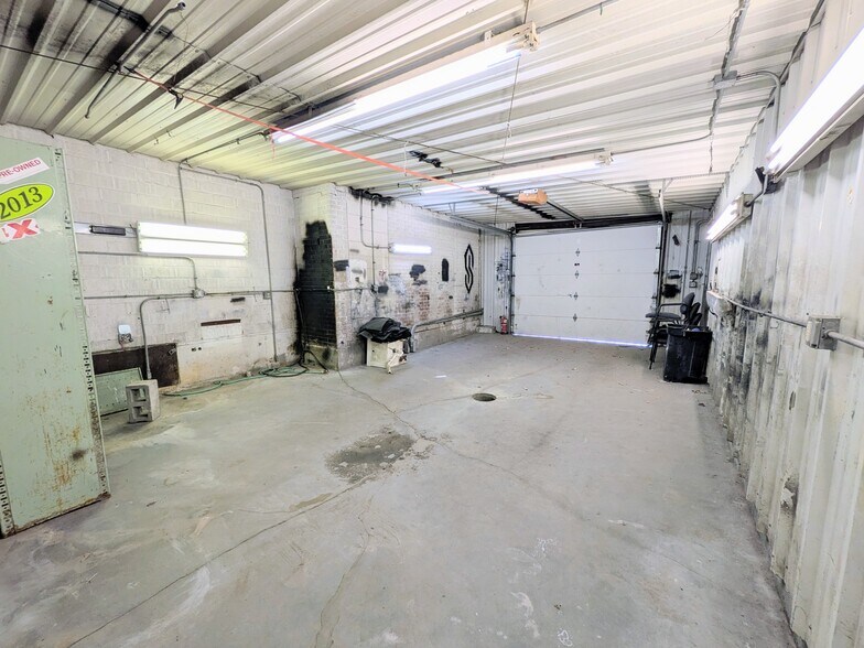 More Photos Of 1710 S Belt Hwy, Saint Joseph Auto Dealership For Sale