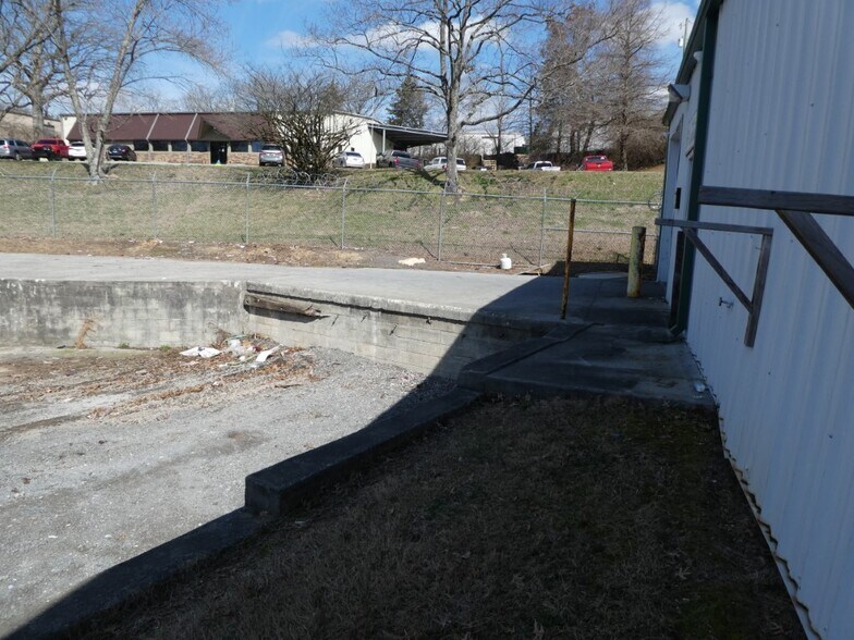 More Photos Of 6217 Enterprise Dr, Knoxville Light Distribution For Lease