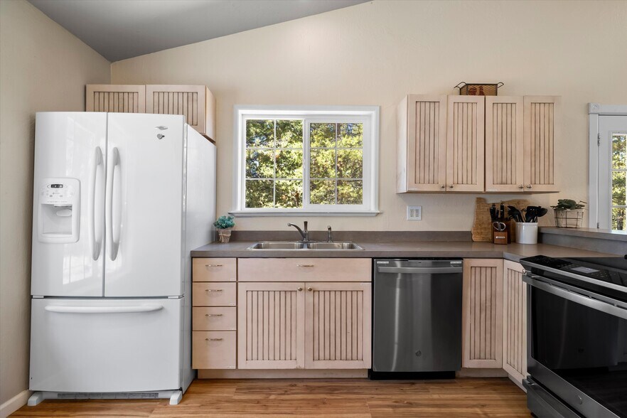More Photos Of 53345 Riverview Dr, La Pine Multifamily For Sale