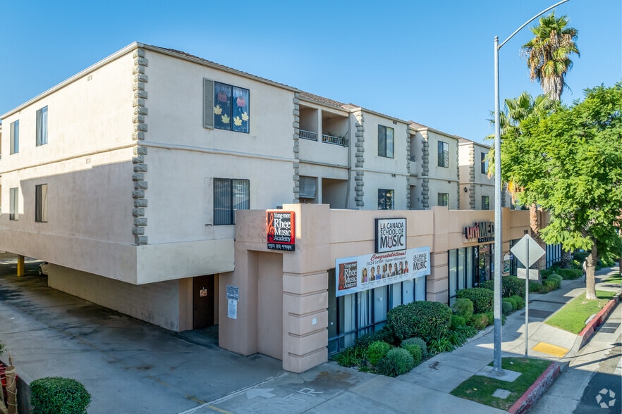 More Photos Of 2490-2520 Honolulu Ave, Montrose Apartments For Lease