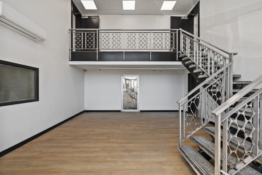 More Photos Of 6-12 Hoover Ave, Haverstraw Warehouse For Lease