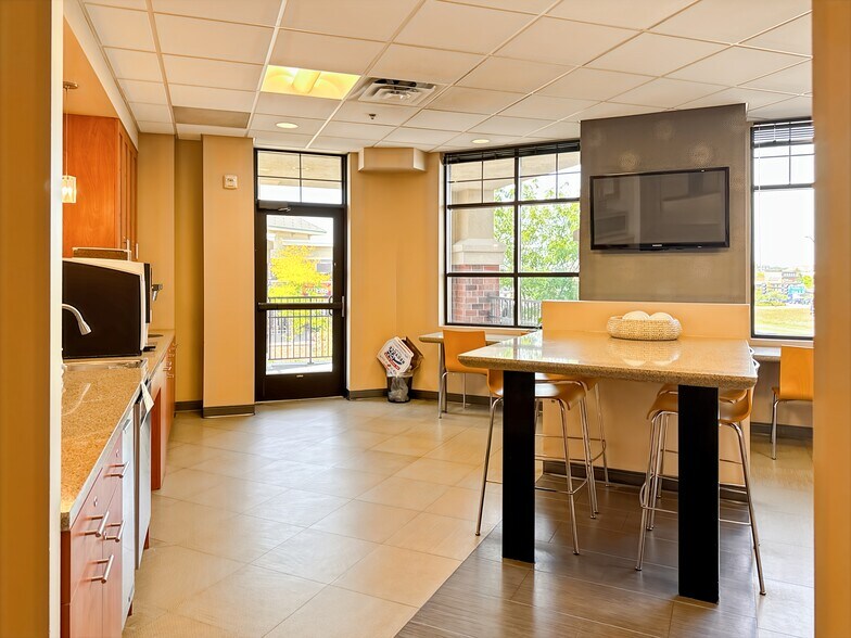 More Photos Of 11650-11670 Fountains Dr, Maple Grove Coworking Space