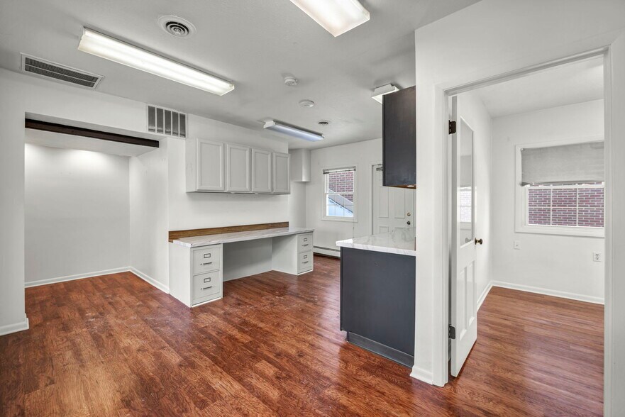 More Photos Of 10570-10574 Ravenna Rd, Twinsburg Office For Lease