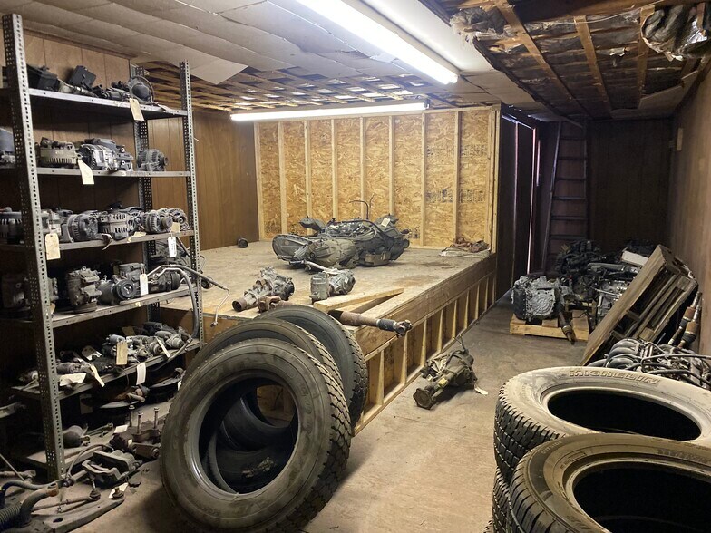More Photos Of 840 Cayuga Creek Rd, Buffalo Auto Repair For Sale