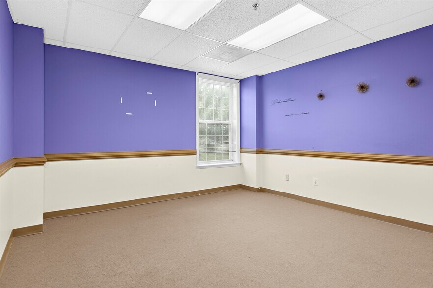 More Photos Of 601 7th St, Laurel Coworking Space