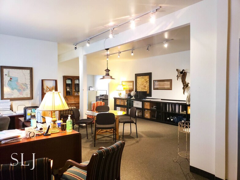 More Photos Of 3519 Miles St, Dallas Loft Creative Space For Lease