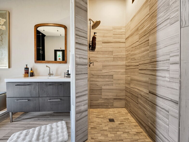 More Photos Of 106 W Main St, Pilot Point Storefront For Sale