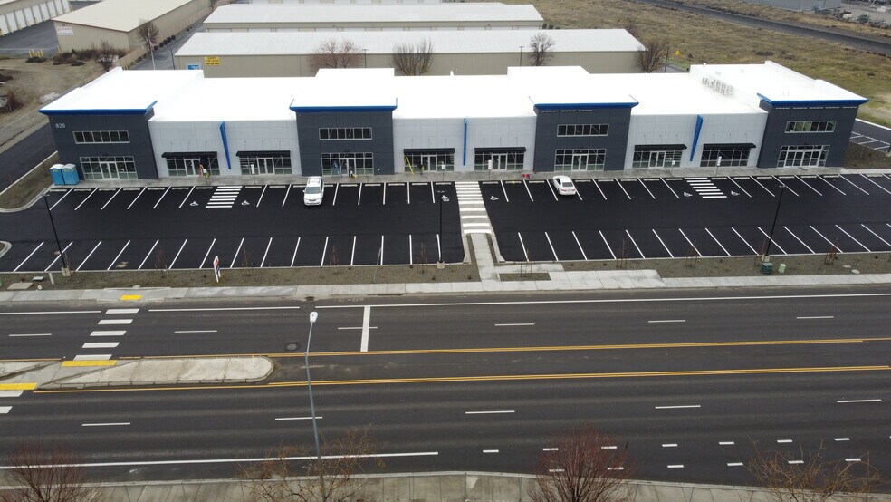 More Photos Of 825 N. Edison Street, Kennewick General Retail For Lease