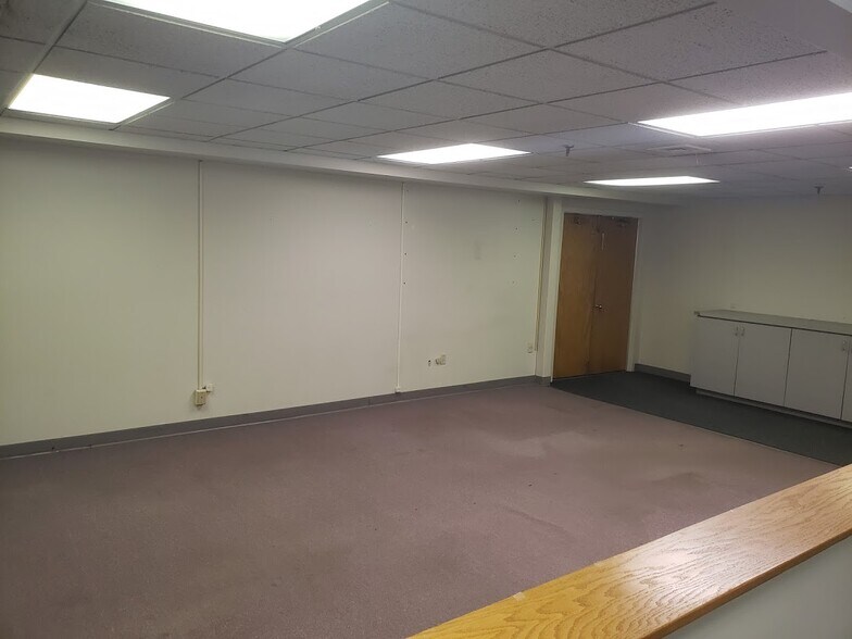 More Photos Of 168 Ayer Rd, Littleton Warehouse For Lease